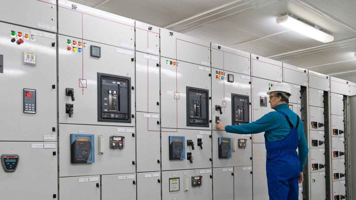 اهمیت نگهداری پیشگیرانه در تجهیزات برق صنعتی